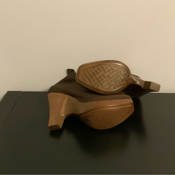 ANKLE BOOTS BY CHARLESTON SHOE CO. - Picture 4 of 5